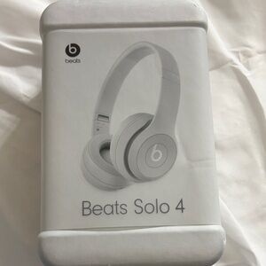 Beats Solo 4 Wireless Headphones - Sleek White
